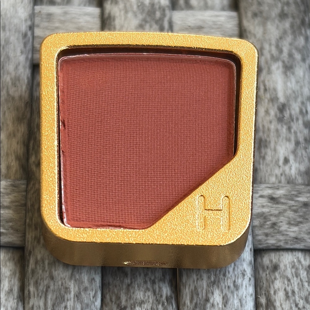 Brand New Hourglass Curator Eyeshadow in Foe